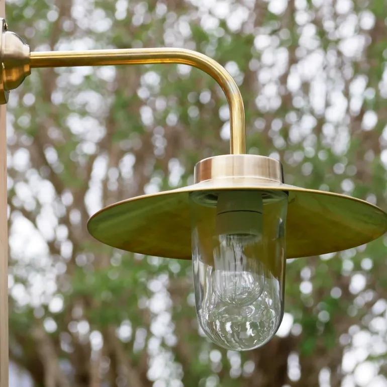 Außenlampe aus Messing mit Schirm 38-90 BR