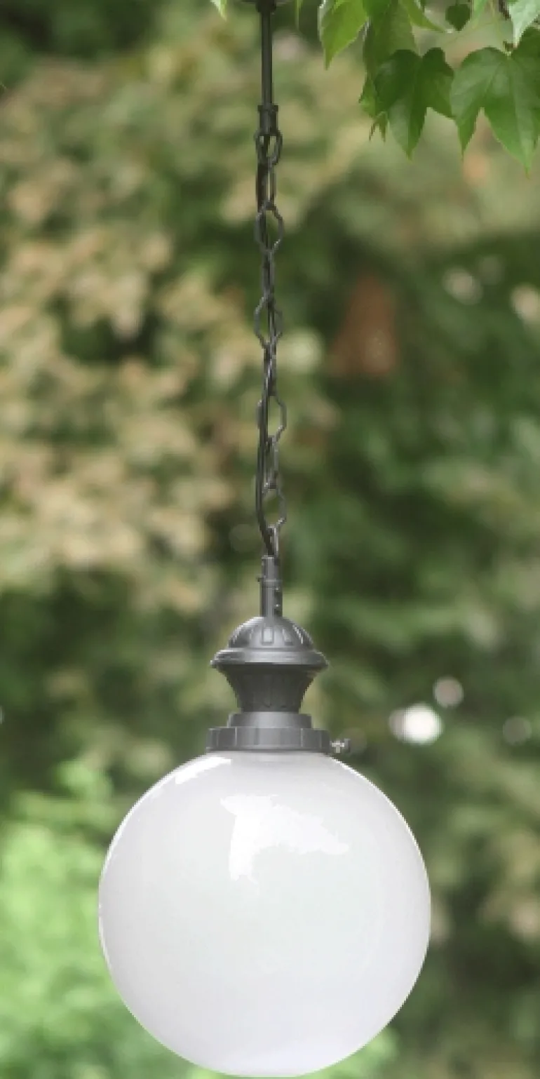Außenleuchte aus Italien mit Glaskugel in klar oder matt