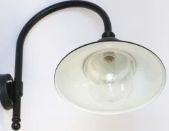 Außenwandlampe im Fabrikstil mit Bogenarm