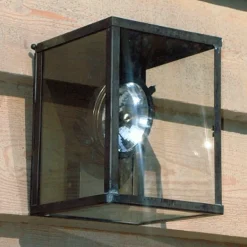 Bauhaus-Außenleuchte: Strahlerleuchte Vitrine