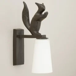 Charmante Wandleuchte mit Eichhörnchen-Dekor aus Bronzeguss Edy