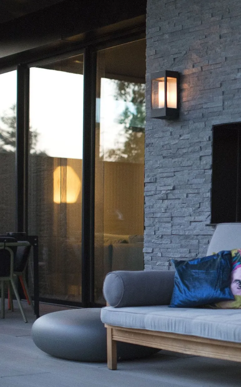 Design-Kassetten-Wandleuchte mit Diffusor Brick