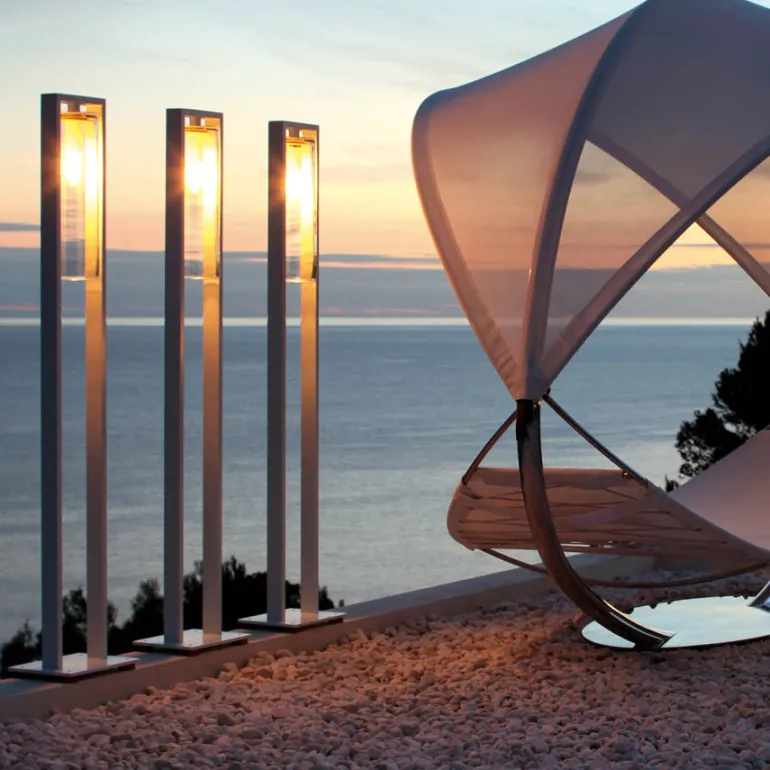 Design-Stehleuchte DOME für außen mit eingehängtem Glas