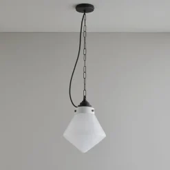 Elegante Jugendstil-Hängeleuchte mit Spitz-Opalglas
