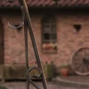 Elegante Standleuchte aus Schmiedeeisen mit Glaskugel AL 6647