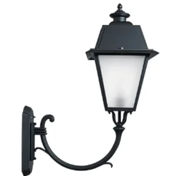 Elegante Wandlaterne am Bogenarm