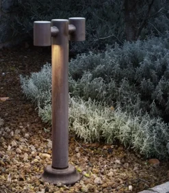 Elegante zweiflammige Wegeleuchte aus Kupfer und Messing Abarth