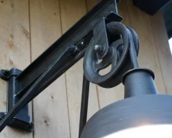 Fabrikstil-Außenlampe mit Umlenkrolle WL 3723