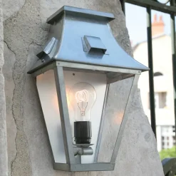 Flache französische Wandleuchte Vieille France
