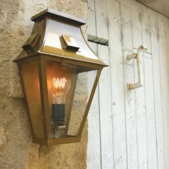 Flache französische Wandleuchte Vieille France