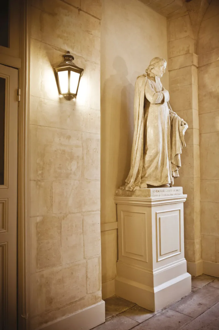 Flache französische Wandleuchte Louis XIII
