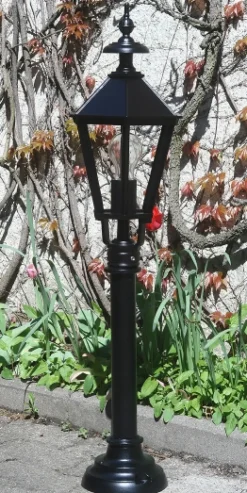 Gartenleuchte Elba mit klassischer Laterne 60.61