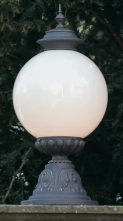 Glaskugel-Pollerleuchte aus Schmiedeeisen AL 6863