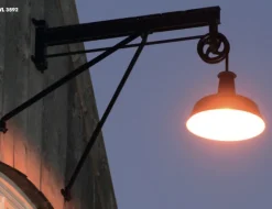 Große Fabrikstil-Außenlampe mit Umlenkrolle WL 3592