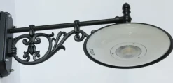 Große LED-Außen-Wandleuchte mit historischem Arm