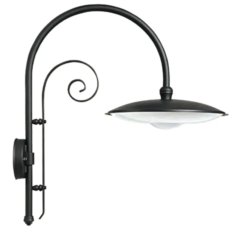 Große LED-Wandleuchte für außen mit schönem Bogenarm
