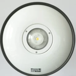 Große LED-Wandleuchte für außen mit schönem Bogenarm