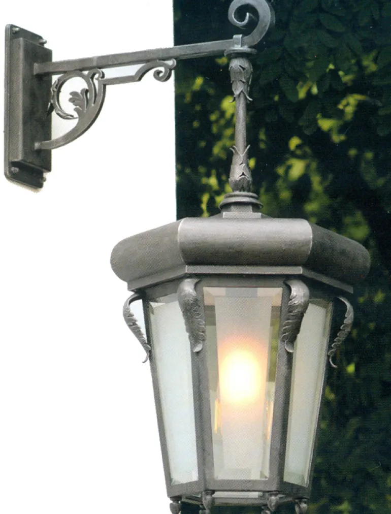 Große schmiedeeiserne Wandleuchte WL 3607