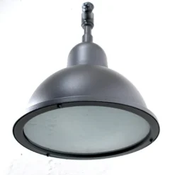 Historische Außenlampe mit Halbkugel-Schirm