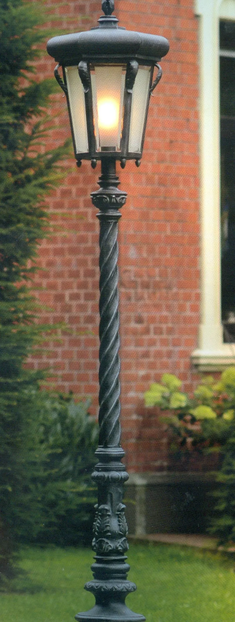 Historische Standleuchte aus Schmiedeeisen AL 6783.6784