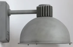 Industriestil-Wandleuchte RAS mit Glasscheibe