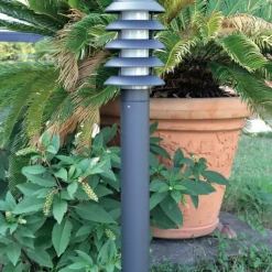 Italienische Pollerleuchte mit Lamellen