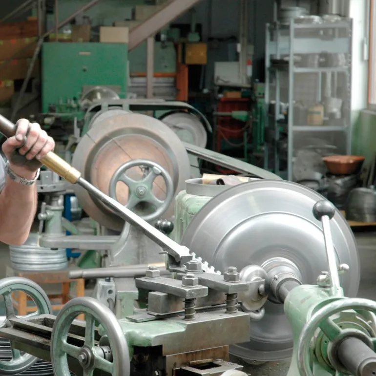 Klassische Fabrik-Wandleuchte Berlin RO 130 mit Glas