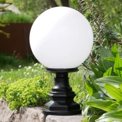 Klassische Garten-Kugelleuchte CYPR 02 in drei Größen