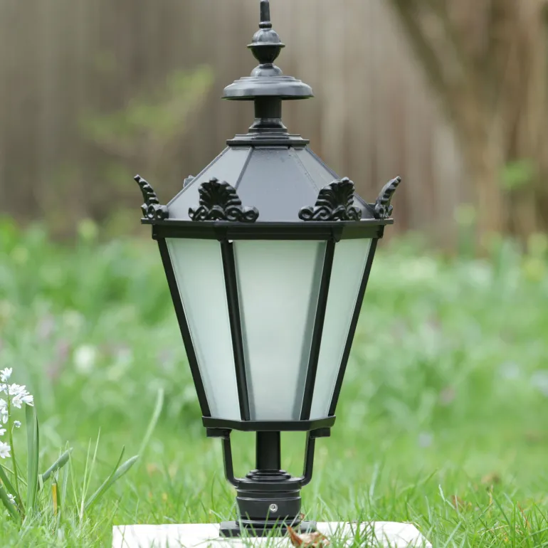 Klassische Gartenlampe SO 70 mit Guss-Laterne im Schinkelstil
