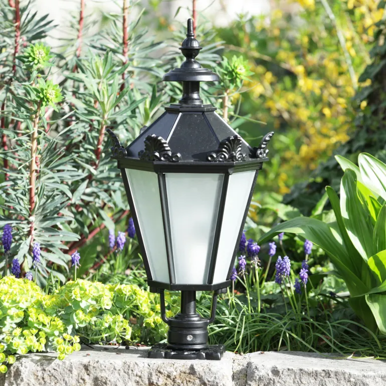 Klassische Gartenlampe SO 70 mit Guss-Laterne im Schinkelstil