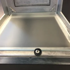 Klassische Wandleuchte für außen am schlichten Arm