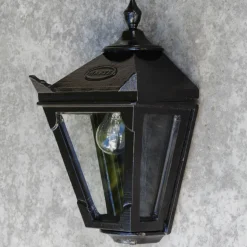Kleine flache Wandleuchte im viktorianischen Stil