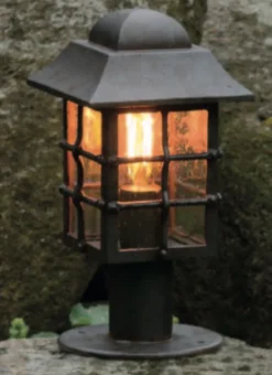 Kleine Gartenleuchte aus Schmiedeeisen AL 6821