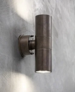 Kleine Strahler-Wandleuchte aus Messing