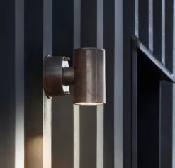 Kleine Strahler-Wandleuchte aus Messing