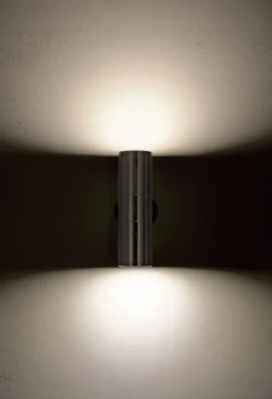 Kleine Strahler-Wandleuchte aus Messing