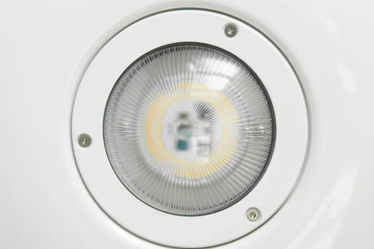 LED-Wandleuchte für außen mit IP65 und kurzem Arm