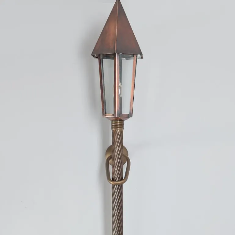 Mannshohe französische Wandfackel aus Messing
