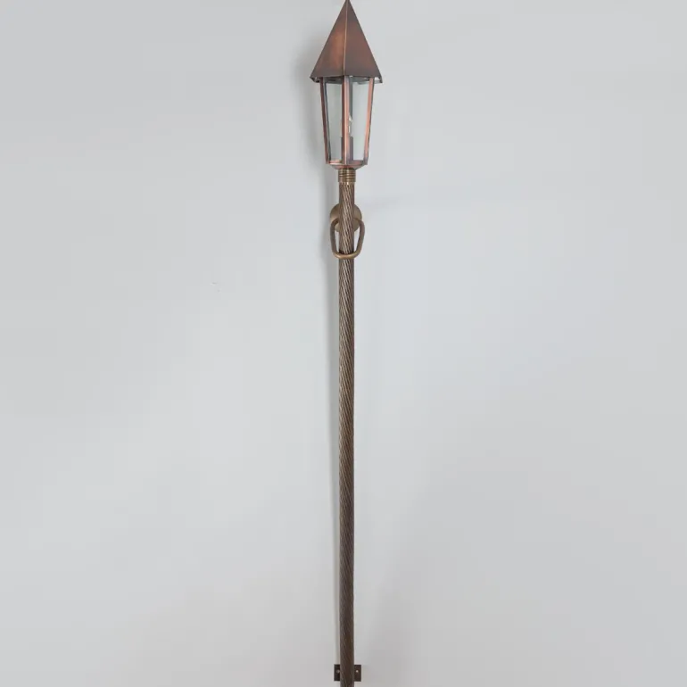 Mannshohe französische Wandfackel aus Messing