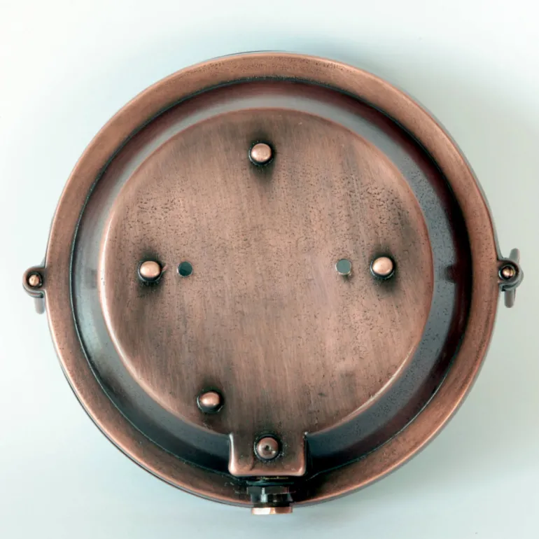 Maritime Außenwandleuchte mit rundem Holophanglas