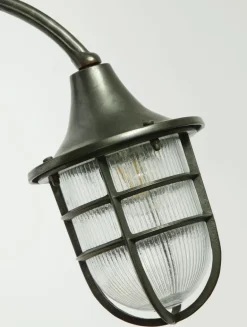 Maritime Messing-Wandleuchte N° 96 am eleganten Arm