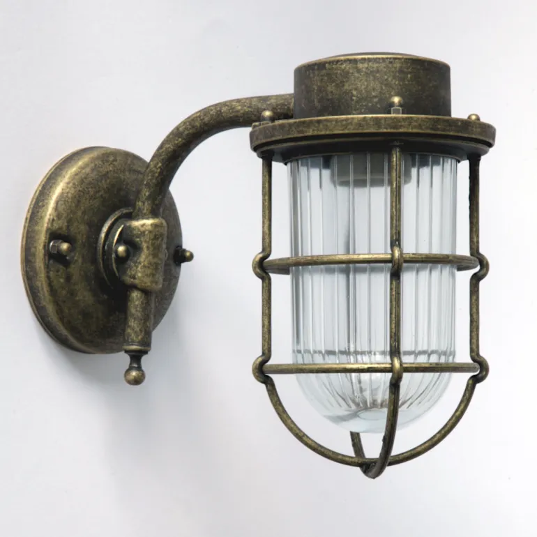Messing-Wandlampe N° 816 mit Schutzglas am Ausleger