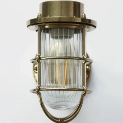 Messing-Wandlampe N° 816 mit Schutzglas am Ausleger