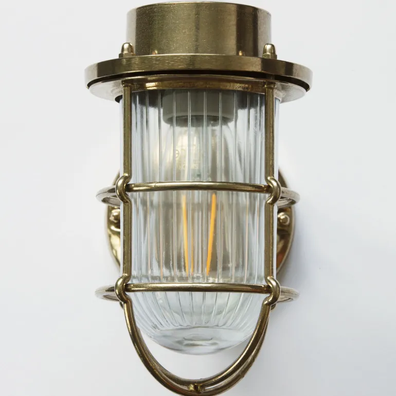 Messing-Wandlampe N° 816 mit Schutzglas am Ausleger