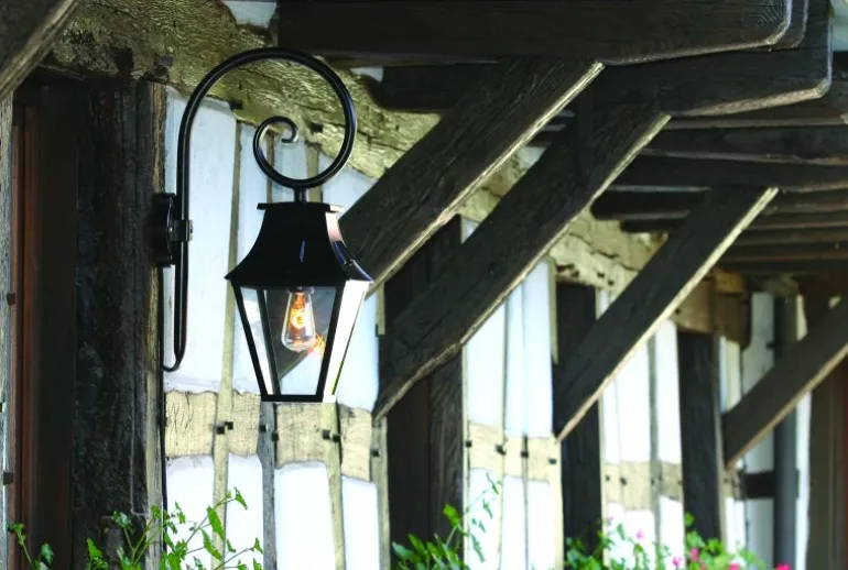 Nostalgische Wandlaterne mit Bischofstab Vieille France