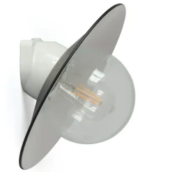 Porzellan-Wandleuchte mit Aluminiumschirm