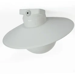 Porzellan-Wandleuchte mit bunten Aluminiumschirmen