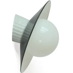Porzellan-Wandleuchte mit schwarzem Aluminiumschirm
