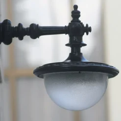 Reflektorleuchte Danzig M mit massivem Dach 45W