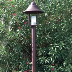 Robuste Gartenleuchte aus Edelstahl